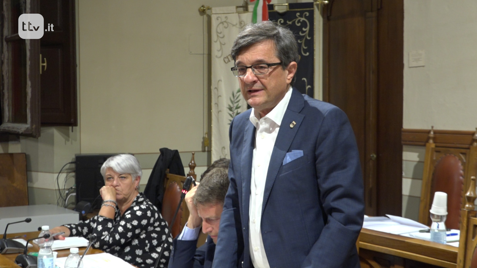 Fabrizio Innocenti durante il consiglio comunale del 30 maggio