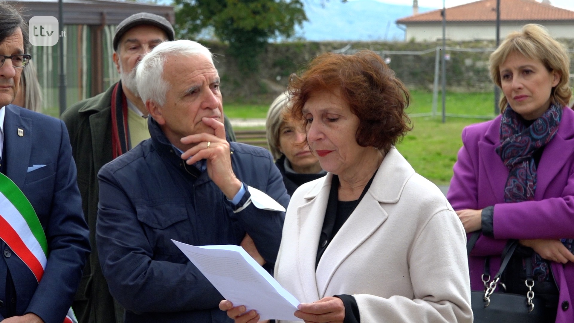 Caterina Casini legge il discorso pronunciato da Sassoli a Sansepolcro nel 2004