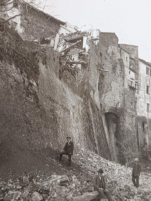 Citerna dopo il terremoto del 1917 (foto tratta da A. Tacchini, cit.)