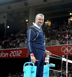 Arbitro da record – Simone Santi “internazionale” di volley in partenza per l’Iran ricevuto in municipio dal sindaco Bacchetta e assessore Massetti. - Sport | TTV.it