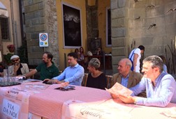 Tovaglia a Quadri ad Anghiari per raccontare attraverso il teatro e in forma di cena una pagina della storia del territorio 1 Tovaglia a Quadri ad Anghiari per raccontare attraverso il teatro e in forma di cena una pagina della storia del territorio - Attualità | TTV.it