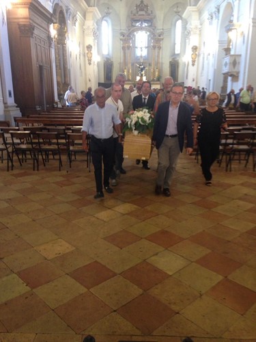Una folla commossa ha salutato Eliana Pirazzoli, decana dei giornalisti tifernati 3 Una folla commossa ha salutato Eliana Pirazzoli, decana dei giornalisti tifernati - Attualità | TTV.it