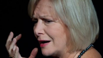 I complimenti dell'amministrazione alle attrici Valeria Ciangottini, Valentina Lodovini e Lucia Rossi - Attualità | TTV.it