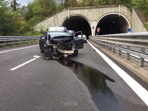 Attimi di paura per una famiglia tifernate, sbandano con l'auto lungo la E78. - Attualità | TTV.it