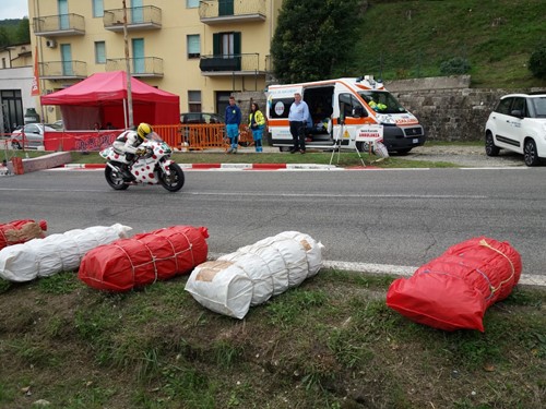 Spino bagnato Spino fortunato. Successo per il campionato italinao di velocità 2017 a Pieve santo Stefano 2 Spino bagnato Spino fortunato. Successo per il campionato italinao di velocità 2017 a Pieve santo Stefano - Sport | TTV.it