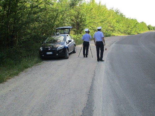 800euro di multa e 10 punti e sospensione della patente per aver viaggiato oltre i 120 Kmh in centro abitato - Attualità | TTV.it