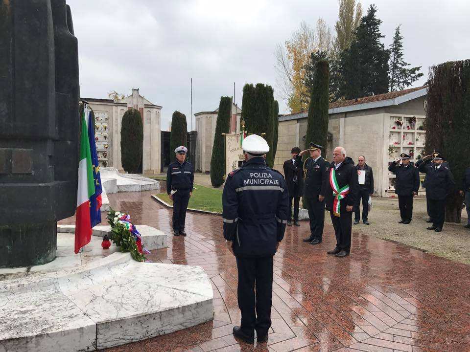 Il Comune di Sansepolcro rende omaggio alle vittime della guerra - Attualità | TTV.it