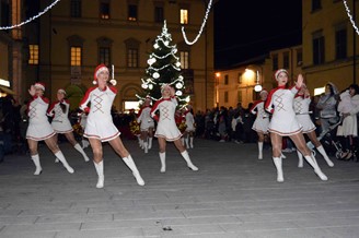Quattro abeti e nuove luci per il Natale di Città di Castello 1 Quattro abeti e nuove luci per il Natale di Città di Castello - Attualità | TTV.it