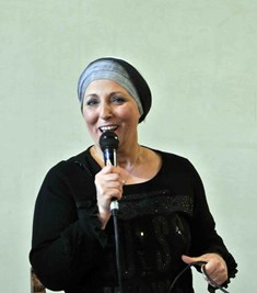 Dodici sorrisi contro il cancro: presentato il calendario di Silvana Benigno, che sfida la malattia con un calendario a favore della ricerca - Attualità | TTV.it