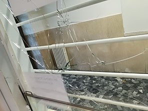 Atti vandalici: frantumato il vetro della biglietteria della stazione tifernate 1 Atti vandalici: frantumato il vetro della biglietteria della stazione tifernate - Attualità | TTV.it
