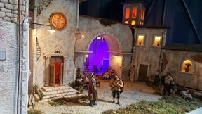 L'associazione "Amici del presepio" impegnata a Milano per allestire un grande presepe a Palazzo Marino - Cultura | TTV.it