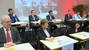 Dodici ex studenti di Sansepolcro diventati famosi nel mondo riuniti al centro congressi La Fortezza 2 Dodici ex studenti di Sansepolcro diventati famosi nel mondo riuniti al centro congressi La Fortezza - Attualità | TTV.it