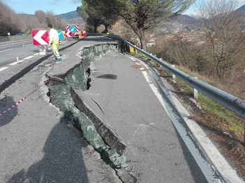 Crolla una parte della E-45 in località Pieve Santo Stefano - Attualità | TTV.it