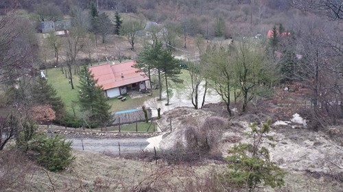 Crolla parte della strada di Bocca Trabaria interessata dalla frana. Un altro smottamento minaccia un'abitazione 1 Crolla parte della strada di Bocca Trabaria interessata dalla frana. Un altro smottamento minaccia un'abitazione - Attualità | TTV.it