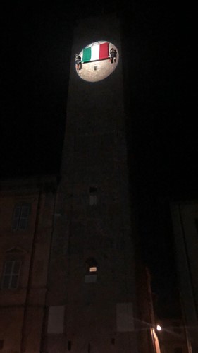 Drappo tricolore sulla Torre civica. Emozionante ceriminia a Città di Castello per la Festa della Repubblica. - Attualità | TTV.it