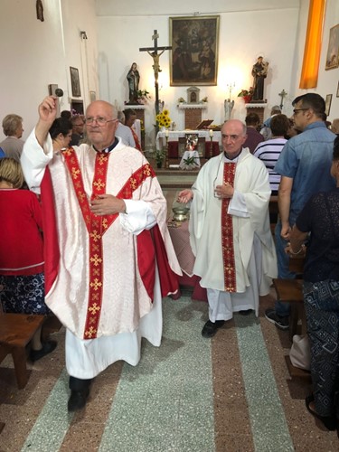 Una messa in celebrazione delle casalinghe e dei casalinghi. Ieri ad Astucci la celebrazione. - Attualità | TTV.it