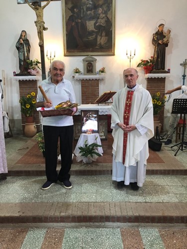 Una messa in celebrazione delle casalinghe e dei casalinghi. Ieri ad Astucci la celebrazione. - Attualità | TTV.it