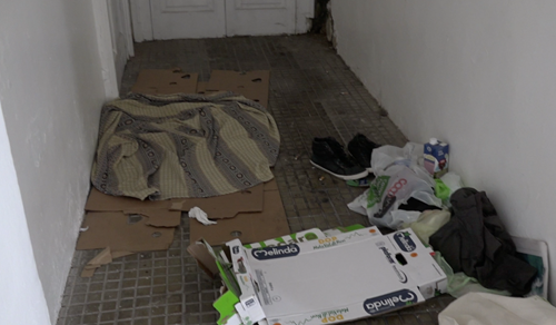 Di notte riparo anche per un senza tetto. La stazione di Trestina in completo abbandono, utenti e pendolari in mezzo a sporcizia e rifiuti. 5 Di notte riparo anche per un senza tetto. La stazione di Trestina in completo abbandono, utenti e pendolari in mezzo a sporcizia e rifiuti. - Attualità | TTV.it