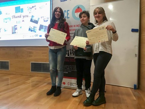 Tre studenti tifernati fra i vincitori del progetto ALICE grazie alla realizzazione di una cartolina digitale 2 Tre studenti tifernati fra i vincitori del progetto ALICE grazie alla realizzazione di una cartolina digitale - Cultura | TTV.it