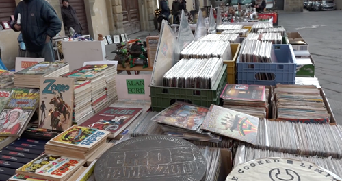 Una domenica fra arte e collezionismo, a Sansepolcro si rinnova l’appuntamento con “La domenica del Tarlo” in piazza Torre di Berta 2 Una domenica fra arte e collezionismo, a Sansepolcro si rinnova l’appuntamento con “La domenica del Tarlo” in piazza Torre di Berta - Attualità | TTV.it