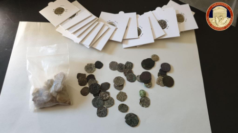 I Carabinieri del Nucleo Tutela Patrimonio Culturale hanno sequestrato sessanta monete di valore, ritrovate durante alcuni controlli nel corso del mercato antiquario di Città di Castello 1 I Carabinieri del Nucleo Tutela Patrimonio Culturale hanno sequestrato sessanta monete di valore, ritrovate durante alcuni controlli nel corso del mercato antiquario di Città di Castello - Attualità | TTV.it