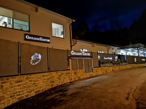 Coronavirus: Giuliano tartufi decide di chiudere e di lasciare i propri dipendenti a casa per vivere questo difficile momento con le loro famiglie 2 Coronavirus: Giuliano tartufi decide di chiudere e di lasciare i propri dipendenti a casa per vivere questo difficile momento con le loro famiglie - Attualità | TTV.it