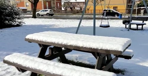 Neve sulla valle, disagi lungo le strade, E45 chiusa nella prima mattinata 1 Neve sulla valle, disagi lungo le strade, E45 chiusa nella prima mattinata - Ambiente | TTV.it
