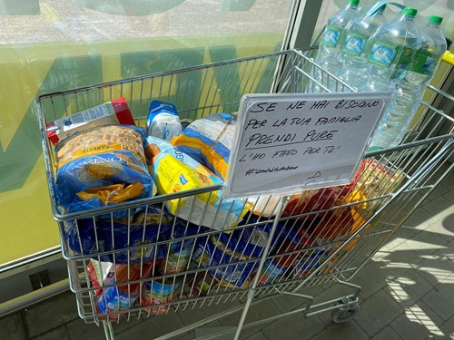 Un carrello pieno di spesa a disposizione delle famiglie in difficoltà. Il bel gesto di un cittadino in un Supermercato tifernate 2 Un carrello pieno di spesa a disposizione delle famiglie in difficoltà. Il bel gesto di un cittadino in un Supermercato tifernate - Attualità | TTV.it