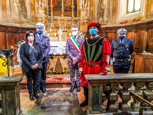 La donazione della "Santa Spina" a Montone è stata celebrata come da tradizione e trasmessa in diretta facebook 2 La donazione della "Santa Spina" a Montone è stata celebrata come da tradizione e trasmessa in diretta facebook - Cultura | TTV.it