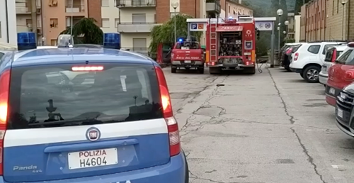 Furgone in fiamme nel parcheggio sotterraneo di un noto centro commerciale tifernate. Nessun ferito, ma molti i disagi 2 Furgone in fiamme nel parcheggio sotterraneo di un noto centro commerciale tifernate. Nessun ferito, ma molti i disagi - Attualità | TTV.it