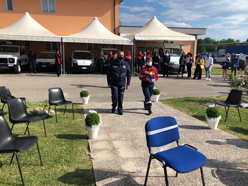 Il sì di Antonella e Fabrizio di fronte al centro comunale di Protezione Civile tifernate 2 Il sì di Antonella e Fabrizio di fronte al centro comunale di Protezione Civile tifernate - Attualità | TTV.it