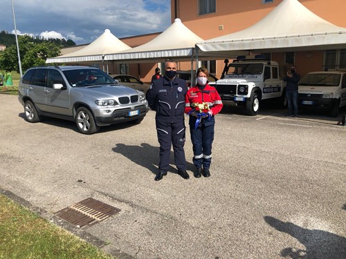 Il sì di Antonella e Fabrizio di fronte al centro comunale di Protezione Civile tifernate 1 Il sì di Antonella e Fabrizio di fronte al centro comunale di Protezione Civile tifernate - Attualità | TTV.it