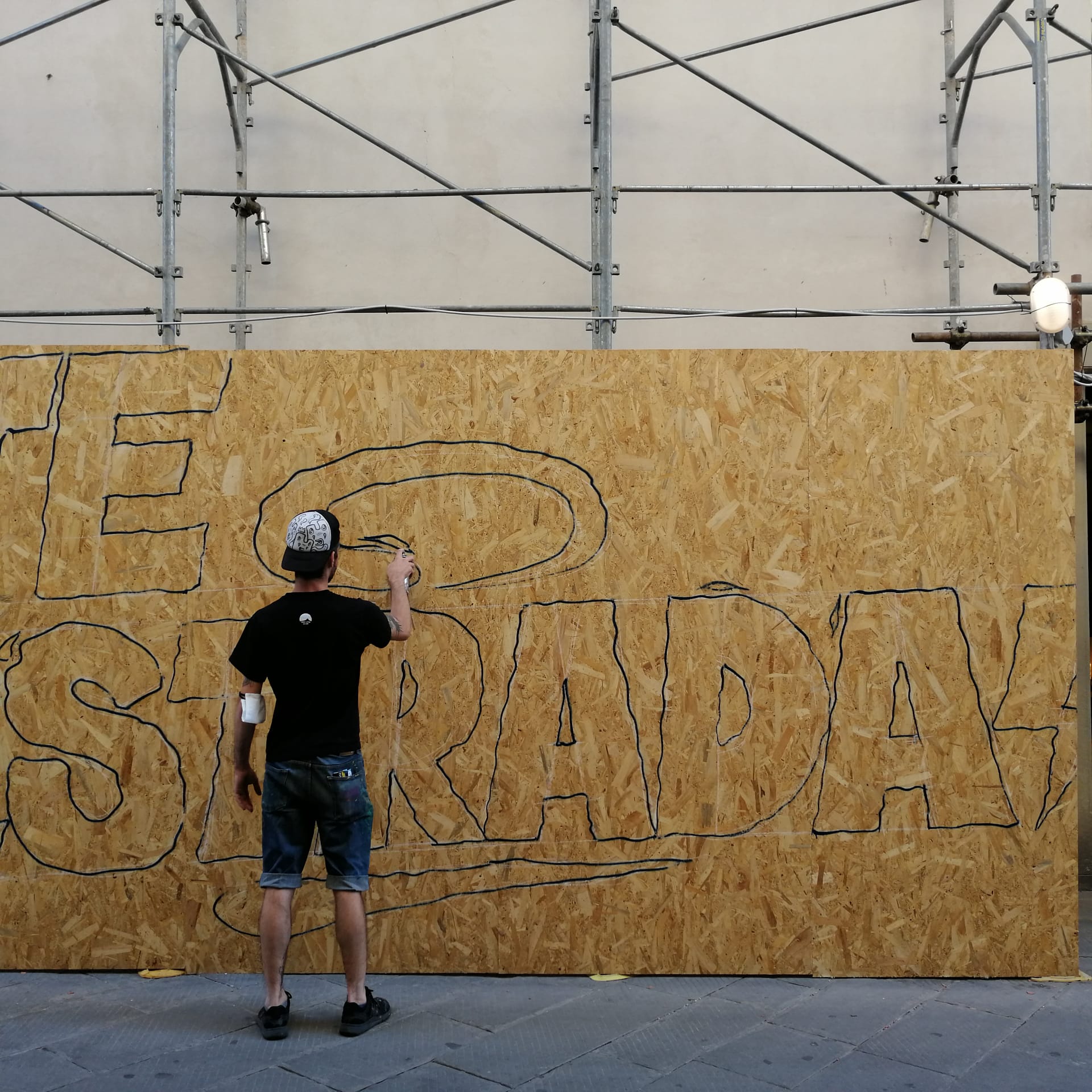Ispirazione Banksy, la performance live di Ninjaz a Sansepolcro - Cultura | TTV.it