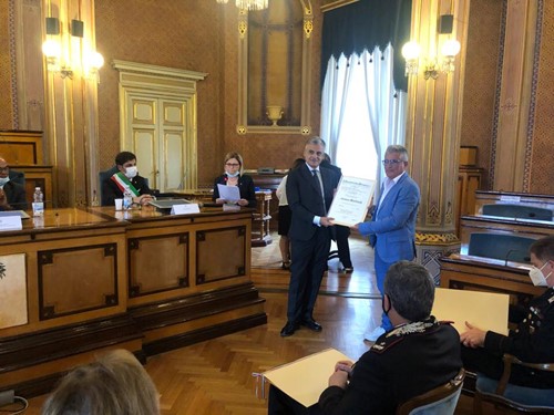 A Giuliano Martinelli l'onoreficenza di cavaliere al Merito della Repubblica Italiana - Attualità | TTV.it