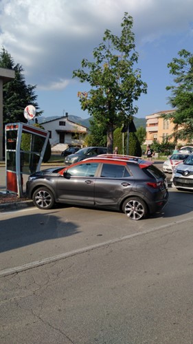 Scontro fra due auto, ferito anche un passante 1 Scontro fra due auto, ferito anche un passante - Attualità | TTV.it