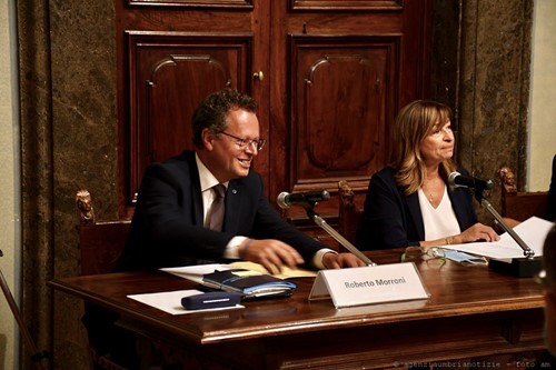 Gestione rifiuti: nel 2021 nuovo piano per trasformare l'Umbria in un modello virtuoso. Da oggi al lavoro un nuovo comitato tecnico scientifico 1 Gestione rifiuti: nel 2021 nuovo piano per trasformare l'Umbria in un modello virtuoso. Da oggi al lavoro un nuovo comitato tecnico scientifico - Attualità | TTV.it