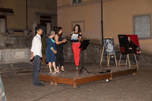 NON SOLO “LA LEZIONE DI SILVANA” MA TANTO ALTRO DA RICORDARE IERI SERA IN PIAZZA GARIBALDI A SANSEPOLCRO 1 NON SOLO “LA LEZIONE DI SILVANA” MA TANTO ALTRO DA RICORDARE IERI SERA IN PIAZZA GARIBALDI A SANSEPOLCRO - Cultura | TTV.it