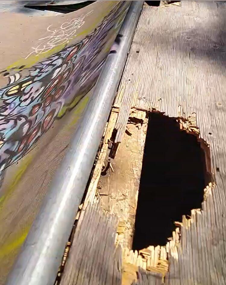 Skate Park chiuso per atti vandalici Decisione dell’amministrazione: “Le telecamere ci aiuteranno ad individuare i responsabili” 2 Skate Park chiuso per atti vandalici Decisione dell’amministrazione: “Le telecamere ci aiuteranno ad individuare i responsabili” - Attualità | TTV.it