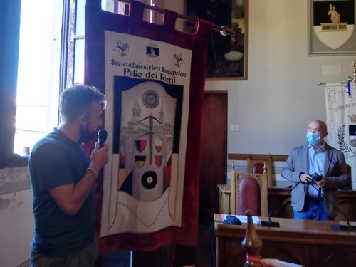 Palio della Balestra, il drappo creato dalle merlettaie del Borgo. Realizzato per la prima volta anche il drappo per il Palio dei Rioni. Ma non sarà consegnato 1 Palio della Balestra, il drappo creato dalle merlettaie del Borgo. Realizzato per la prima volta anche il drappo per il Palio dei Rioni. Ma non sarà consegnato - Cultura | TTV.it