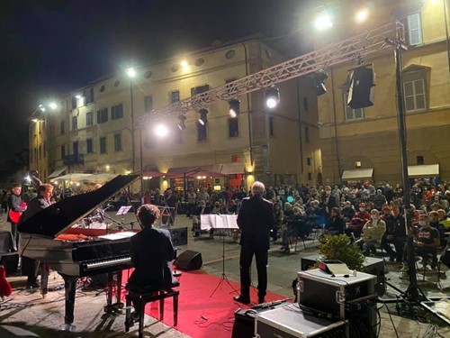 Successo per il concerto in memoria di Morricone andato in scena nel centro tifernate 1 Successo per il concerto in memoria di Morricone andato in scena nel centro tifernate - Cultura | TTV.it