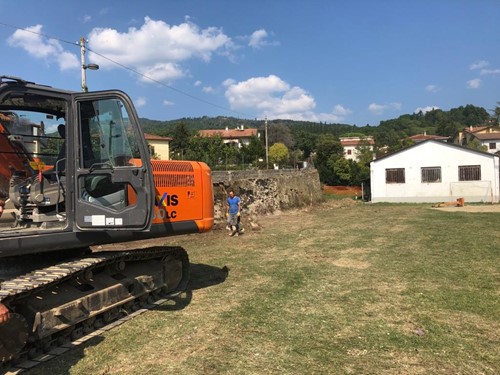 Via Nomi, iniziati i lavori per la messa in sicurezza di auto e pedoni. Cantiere partito a Sansepolcro per il rifacimento del muro e l’allargamento della carreggiata 1 Via Nomi, iniziati i lavori per la messa in sicurezza di auto e pedoni. Cantiere partito a Sansepolcro per il rifacimento del muro e l’allargamento della carreggiata - Attualità | TTV.it