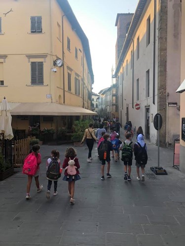 Cresce il pedibus, tanti i bambini che ogni mattina vanno a scuola a piedi 1 Cresce il pedibus, tanti i bambini che ogni mattina vanno a scuola a piedi - Attualità | TTV.it