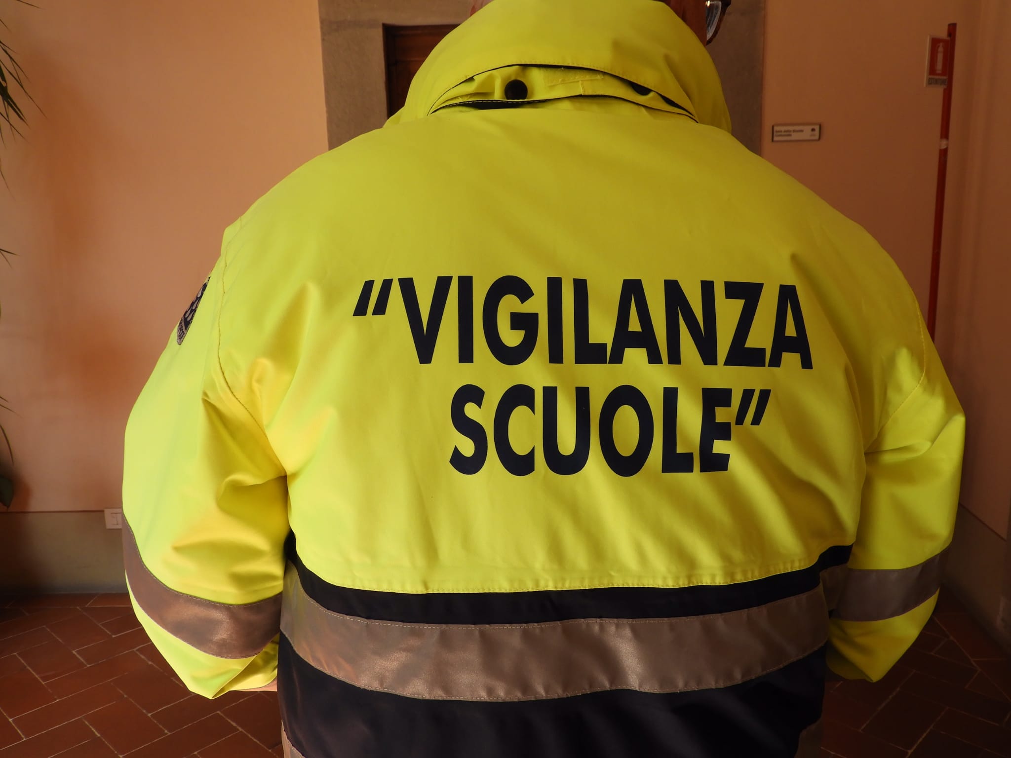 “Nonni vigili” torna da lunedì 28 settembre. Le associazioni hanno accolto il progetto dell’amministrazione che prevede la loro presenza all’ingresso e all’uscita della scuola 1 “Nonni vigili” torna da lunedì 28 settembre. Le associazioni hanno accolto il progetto dell’amministrazione che prevede la loro presenza all’ingresso e all’uscita della scuola - Attualità | TTV.it