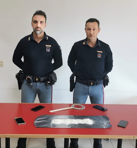 LA POLIZIA DI STATO ARRESTA IN A1 DUE NORDAFRICANI TROVATI IN POSSESSO DI 26 GRAMMI DI COCAINA PURISSIMA 1 LA POLIZIA DI STATO ARRESTA IN A1 DUE NORDAFRICANI TROVATI IN POSSESSO DI 26 GRAMMI DI COCAINA PURISSIMA - Attualità | TTV.it