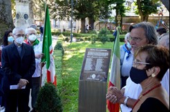 Inaugurate le “Pietre della memoria” che ricorderanno i deportati nei lager 3 Inaugurate le “Pietre della memoria” che ricorderanno i deportati nei lager - Cultura | TTV.it