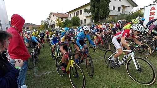 Oltre 250 atleti hanno partecipato all’ottava edizione del Trofeo Bikeland Ciclocross 1 Oltre 250 atleti hanno partecipato all’ottava edizione del Trofeo Bikeland Ciclocross - Sport | TTV.it