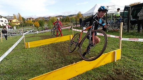 Oltre 250 atleti hanno partecipato all’ottava edizione del Trofeo Bikeland Ciclocross 2 Oltre 250 atleti hanno partecipato all’ottava edizione del Trofeo Bikeland Ciclocross - Sport | TTV.it