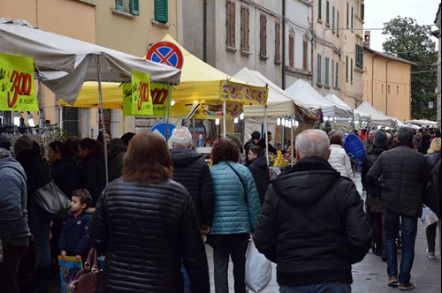 Fiere di San Florido e Retrò nel week-end d’autunno: oltre 220 espositori presenti 1 Fiere di San Florido e Retrò nel week-end d’autunno: oltre 220 espositori presenti - Attualità | TTV.it