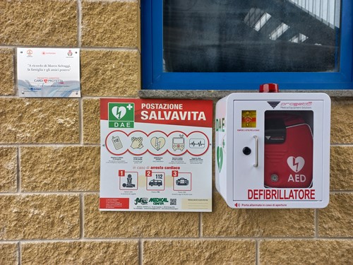 A Calzolaro un nuovo defibrillatore in memoria di Marco Selvaggi 1 A Calzolaro un nuovo defibrillatore in memoria di Marco Selvaggi - Attualità | TTV.it