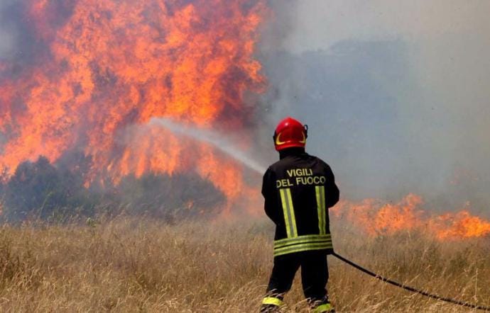 1498848450149_1498848475jpg-incendi__fuoco_avvolge_agriturismi_nel_messinese__a_patti_sgomberata_residenza_per_anziani